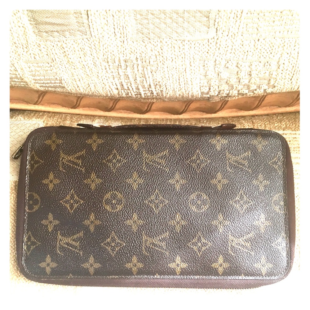 Authorities Louis Vuitton wallet